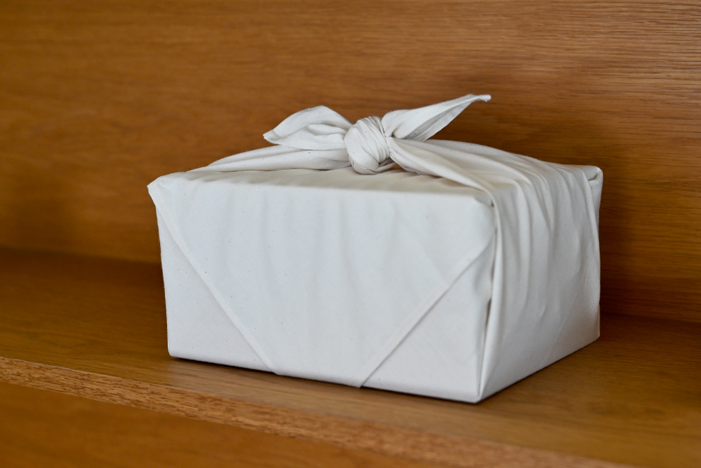 Wrapped Nezen Box Set by Iwata